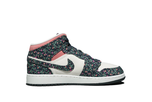 The Nike Shadow "Photon Dust Malachite" is as Clean as They Come SE GS "Floral Canvas"