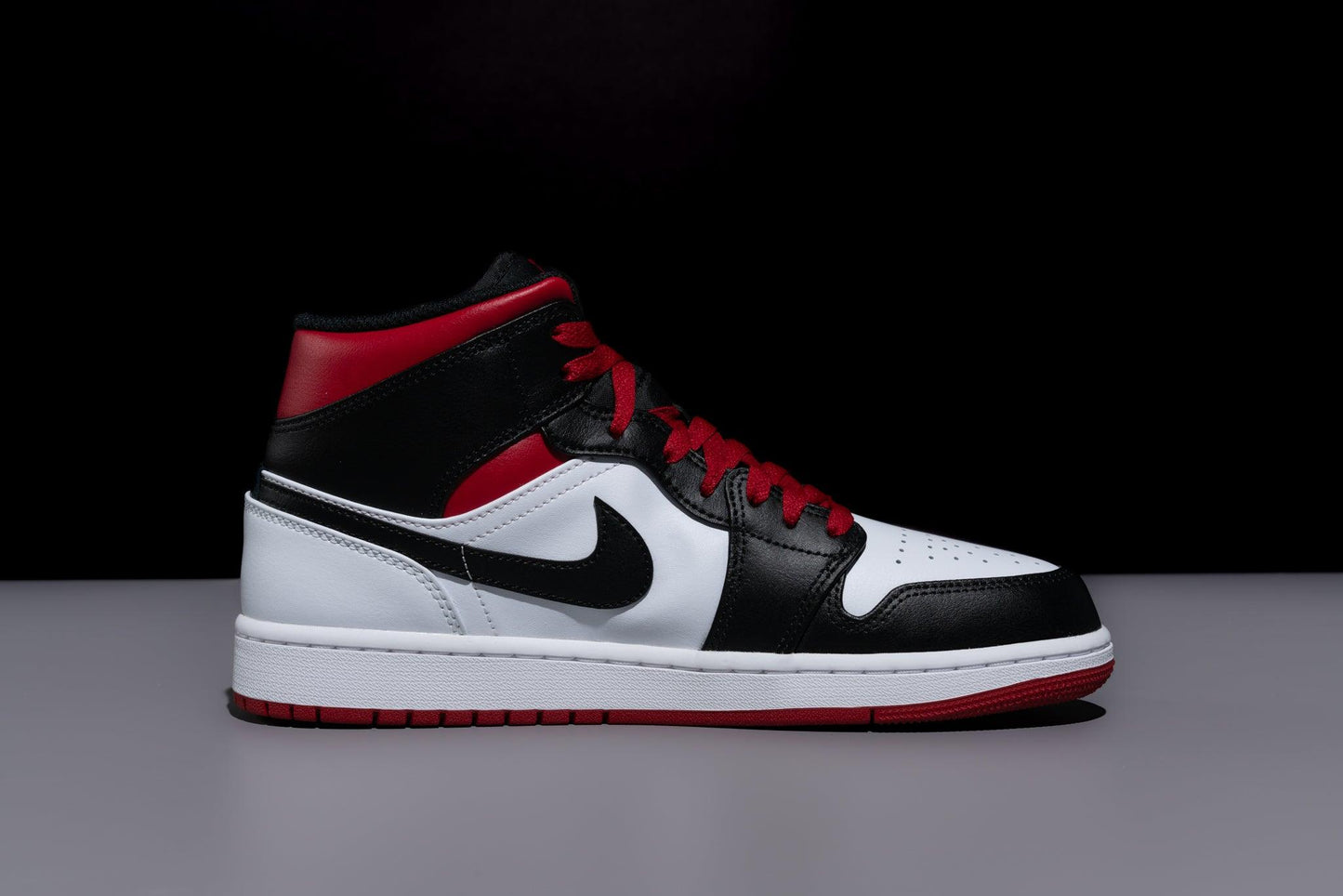 Air Jordan 1 Mid 'Gym Red Black Toe' - Lo10M