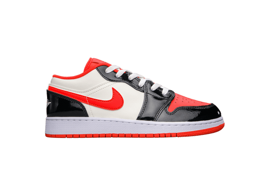 feature a metallized finish with Michael Jordans details and eyelets for improved ventilation Low Halloween (2023) (GS) - Urlfreeze Shop