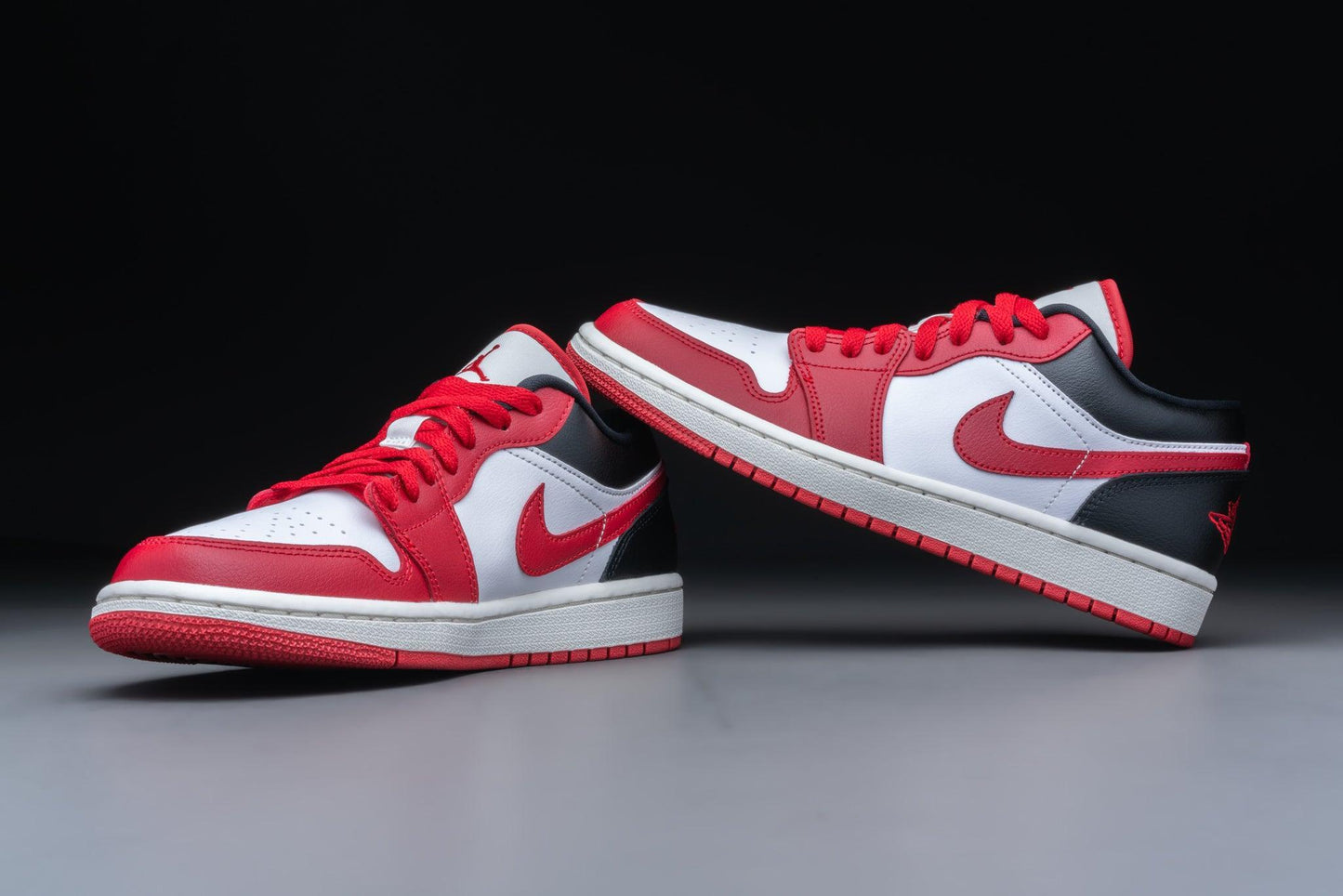 Air Jordan 1 Low Reverse Black Toe (W) - Lo10M
