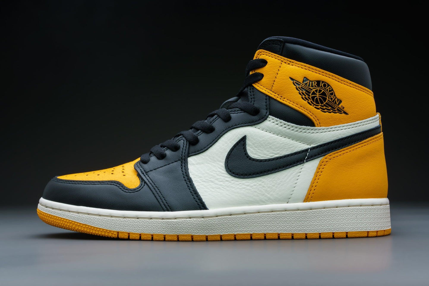 Air Jordan 1 Retro High OG Yellow Toe "Taxi" - Lo10M