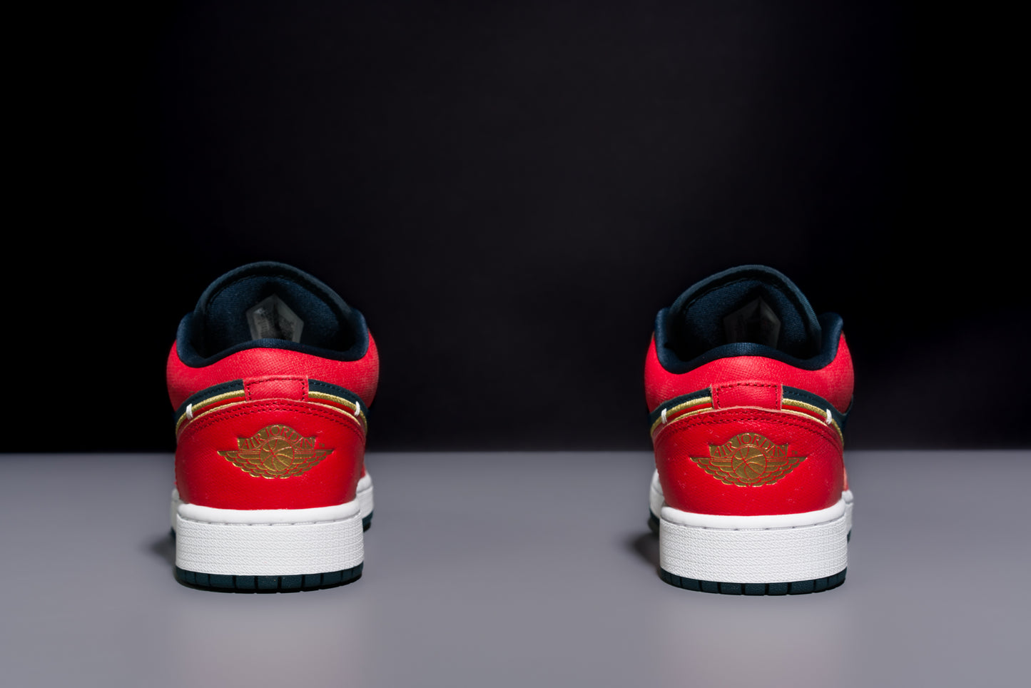 Jordan 1 Low Light Smoke Grey V2 Ganebet Store2 sneaker tees Indigo SE GS "Sport Red"