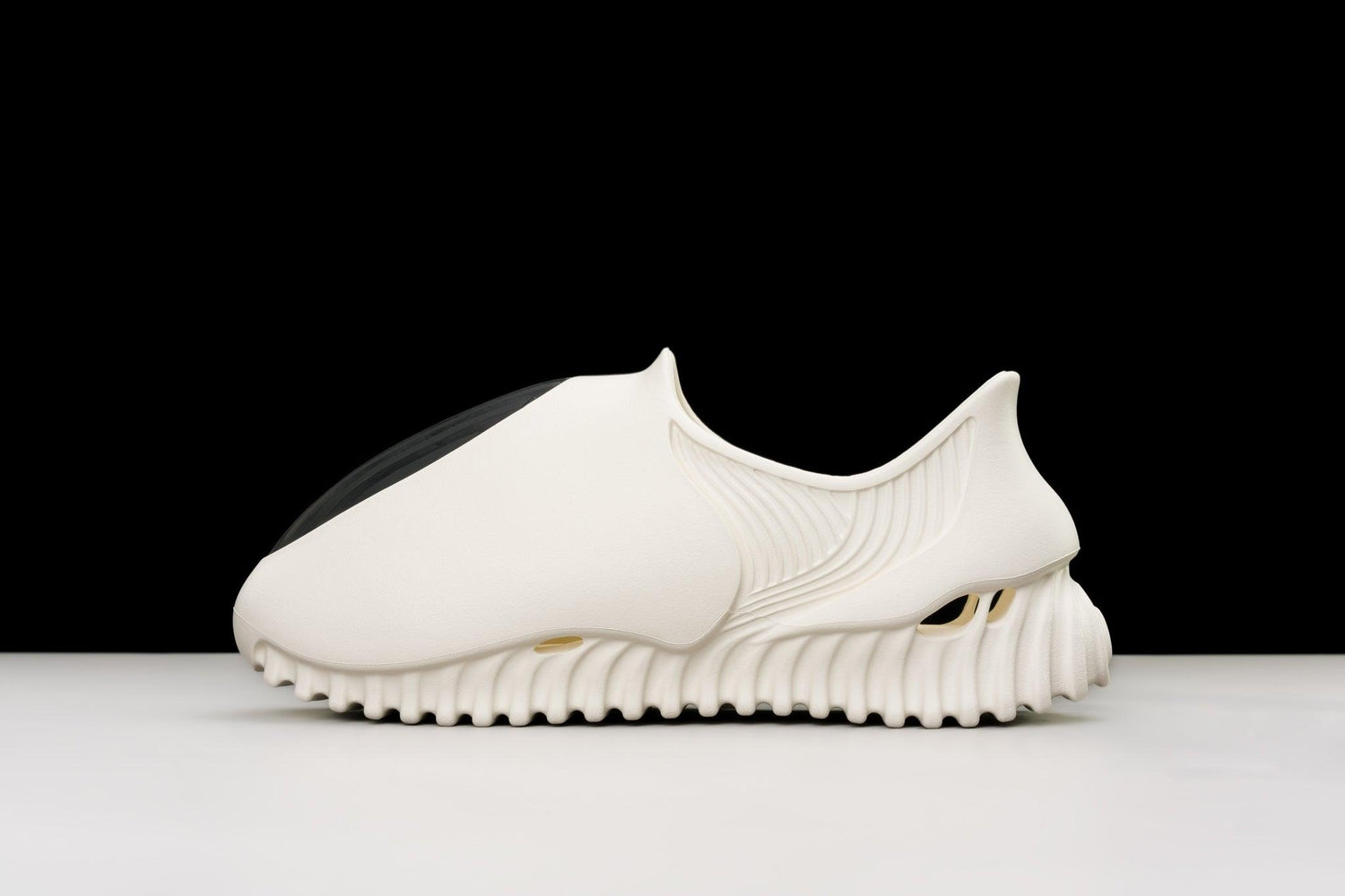 GENEGG Foam Runner Whale White Black - Urlfreeze Shop