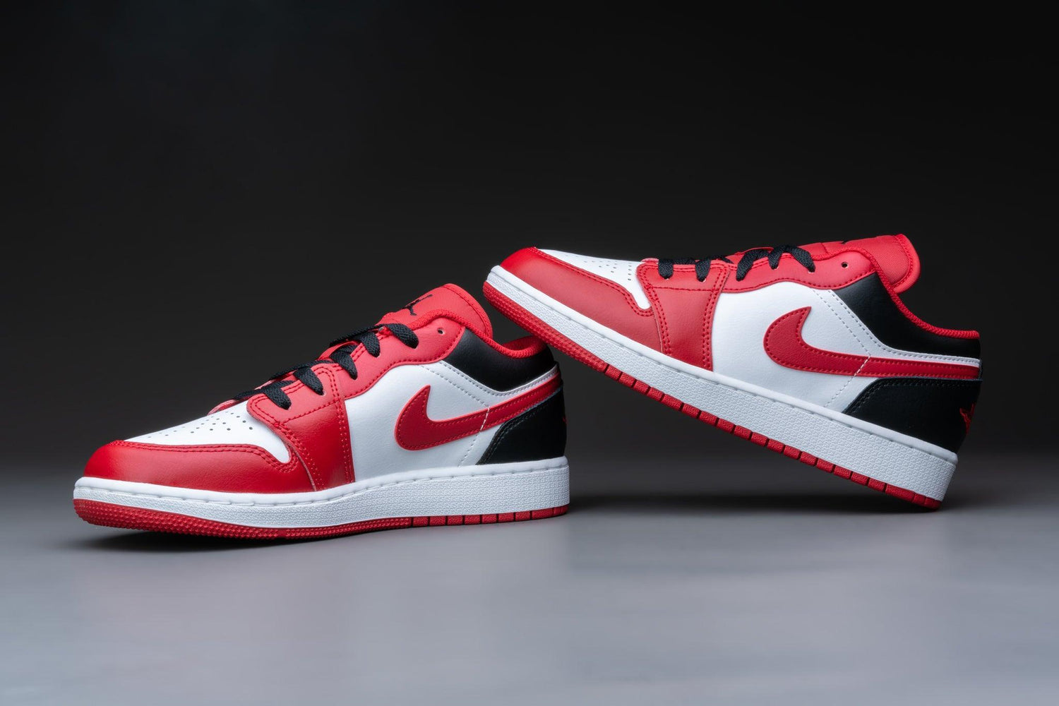 Air Jordan 1 Low Bulls (GS) - Lo10M