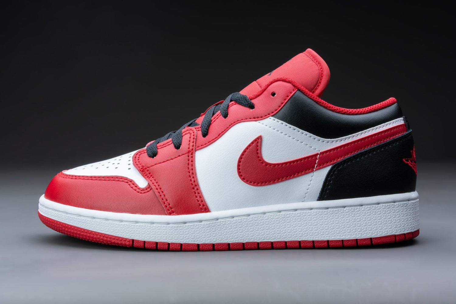Air Jordan 1 Low Bulls (GS) - Lo10M