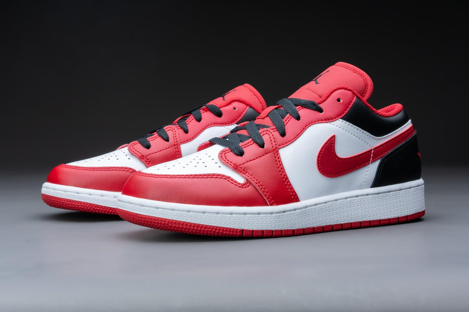 Air Jordan 1 Low Bulls (GS) - Lo10M
