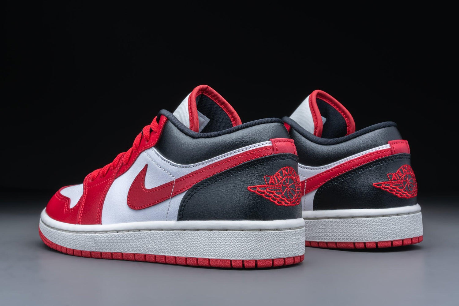 Air Jordan 1 Low Reverse Black Toe (W) - Lo10M
