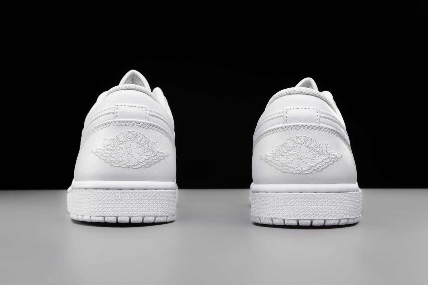 Air Jordan 1 Low Triple White (2022) - Lo10M