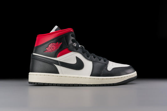 Wer hat es heute Nacht beim Vaccaros jordan 1 High Pale Ivory geschafft Mid Gym Red Panda - Urlfreeze Shop