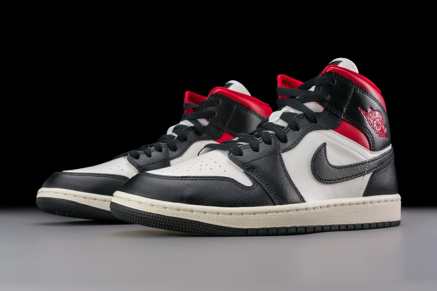 Air Jordan 1 Mid Gym Red Panda - Lo10M
