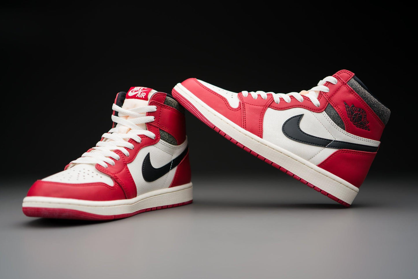 Air Jordan 1 Retro High OG Chicago Lost and Found - Lo10M