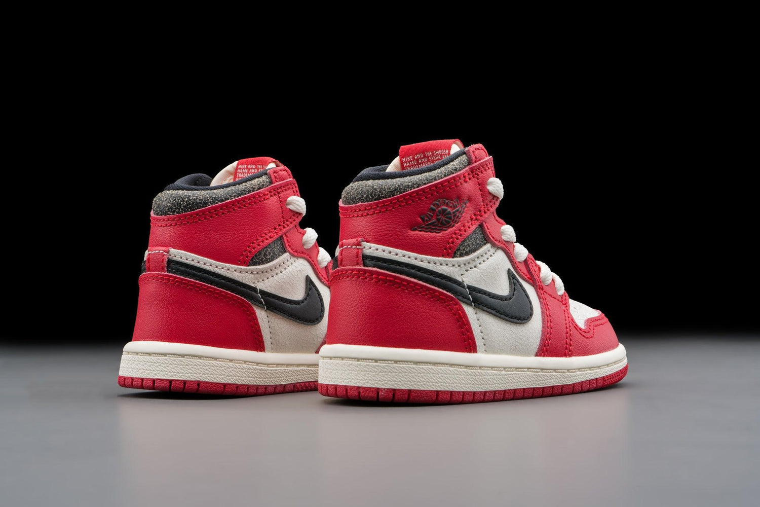 Air Jordan 1 retro & OG archive collection .