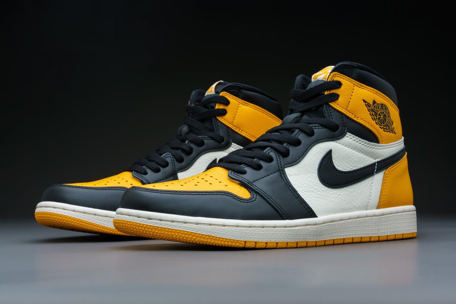 Air Jordan 1 Retro High OG Yellow Toe "Taxi" - Lo10M