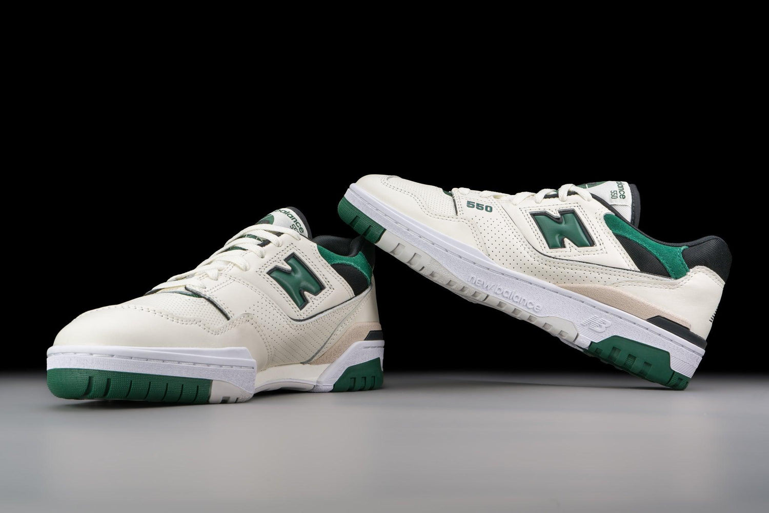 New Balance 550 Sea Salt Pine Green - Lo10M