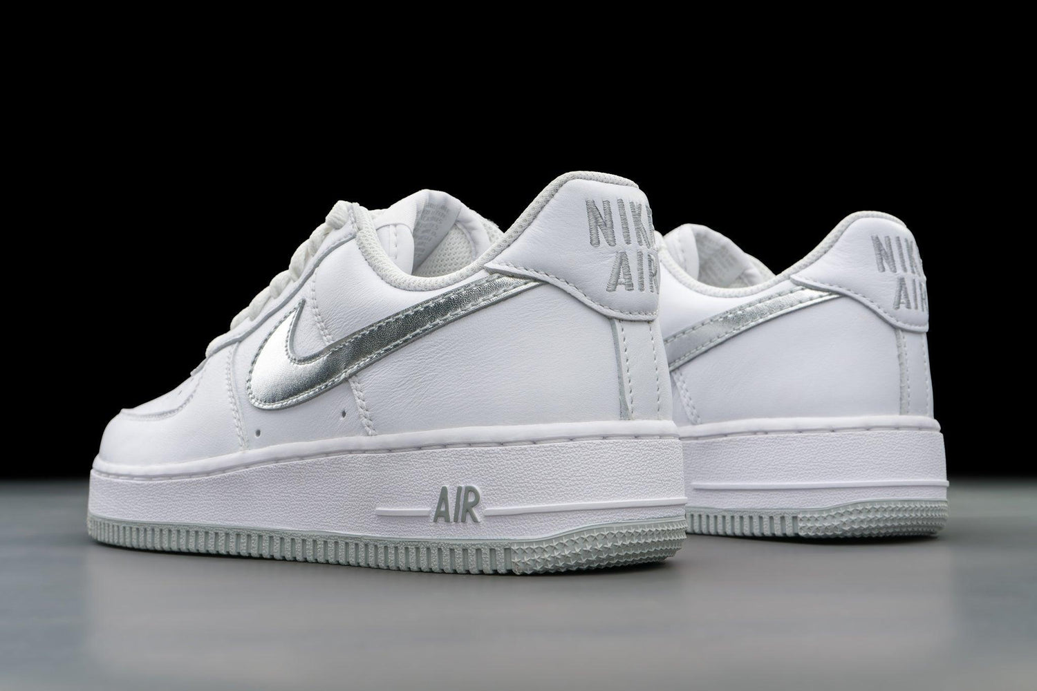 Nike air force 1 silver swoosh hotsell