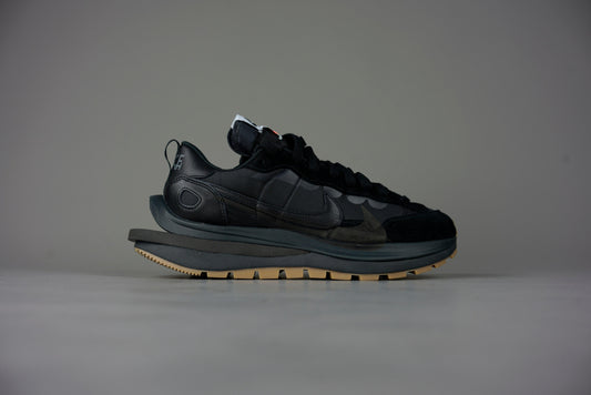 Nike Vaporwaffle x Sacai ''Black/Gum'' - Urlfreeze Shop